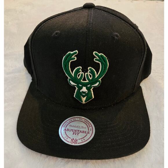 Mitchell & Ness Black NBA Milwaukee Bucks Core Basic Snapback - OSFA - Picture 1 of 4